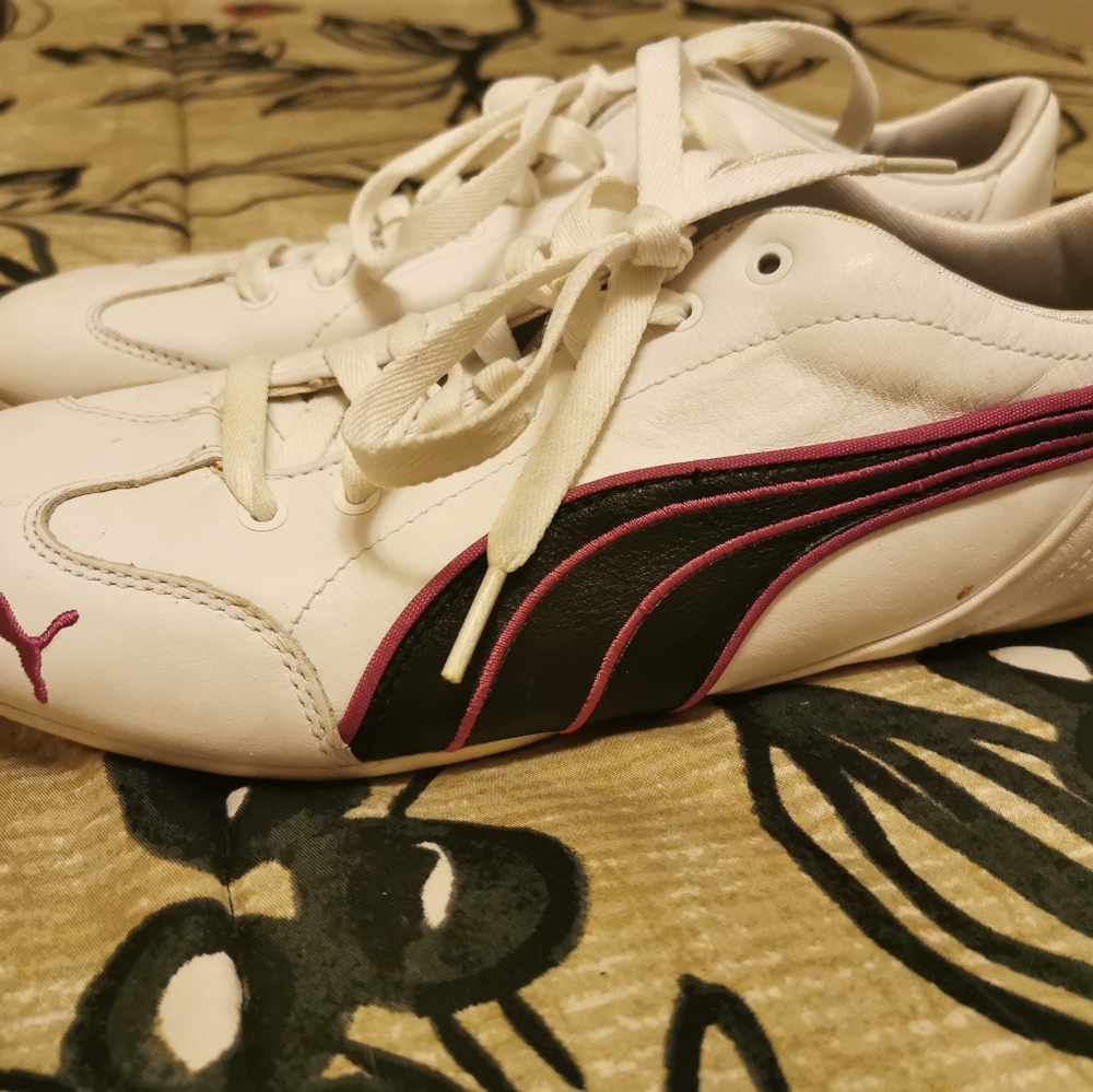 Sneakers - Picture 2 of 3